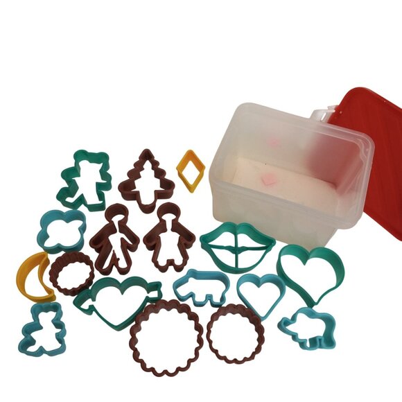 Plastic Cookie Cutter Set Storage Box 17 Assorted Shapes Hearts Animals Holiday - Picture 3 of 8